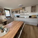 Grosse, Ruhige In Rosengarten - Parkplaetze - 3 Schlafzimmer - Fahrradraum Διαμέρισμα