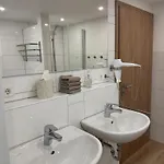 Διαμέρισμα Grosse, Ruhige In Rosengarten - Parkplaetze - 3 Schlafzimmer - Fahrradraum
