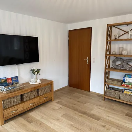 Grosse, Ruhige Wohnung In Rosengarten - Parkplaetze - 3 Schlafzimmer - 7 Personen - 3 Tv Διαμέρισμα