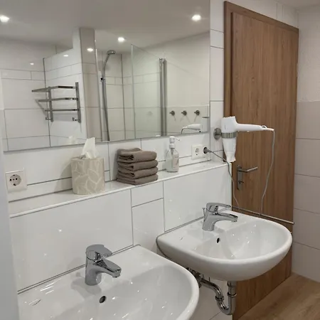 Διαμέρισμα Grosse, Ruhige Wohnung In Rosengarten - Parkplaetze - 3 Schlafzimmer - 7 Personen - 3 Tv