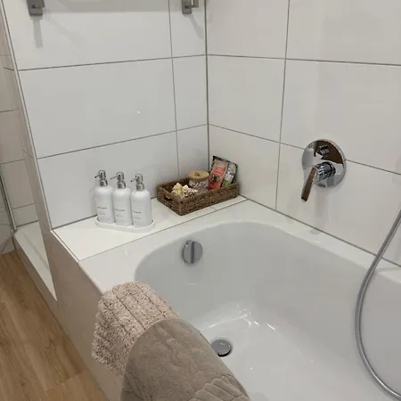 Grosse, Ruhige Wohnung In Rosengarten - Parkplaetze - 3 Schlafzimmer - 7 Personen - 3 Tv * Rieden (Schwabisch Hall)