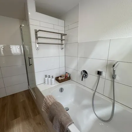 Διαμέρισμα Grosse, Ruhige Wohnung In Rosengarten - Parkplaetze - 3 Schlafzimmer - 7 Personen - 3 Tv *
