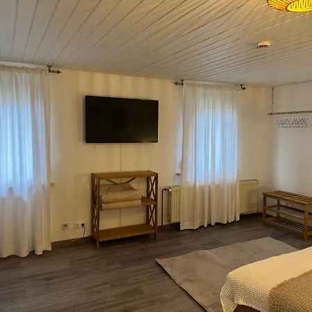 Grosse, Ruhige Wohnung In Rosengarten - Parkplaetze - 3 Schlafzimmer - 7 Personen - 3 Tv Διαμέρισμα *