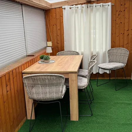 Διαμέρισμα Grosse, Ruhige Wohnung In Rosengarten - Parkplaetze - 3 Schlafzimmer - 7 Personen - 3 Tv